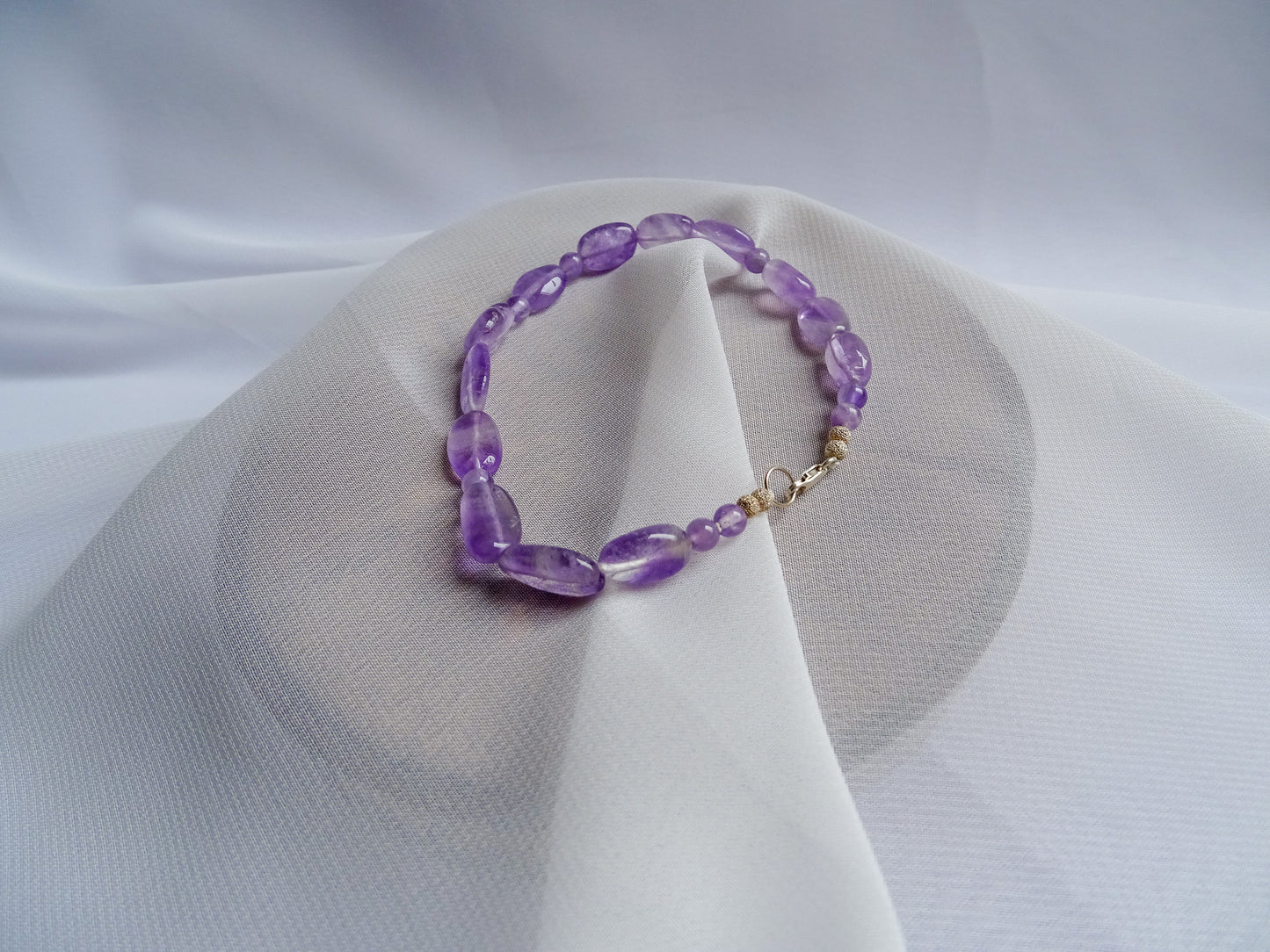 Amatista lavanda con broche
