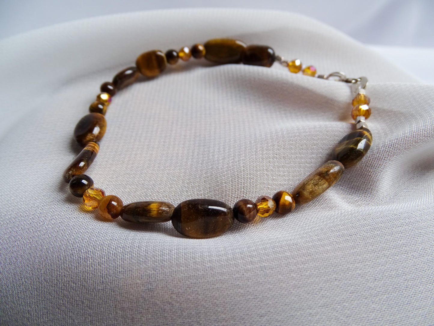 Ojo de tigre con broche