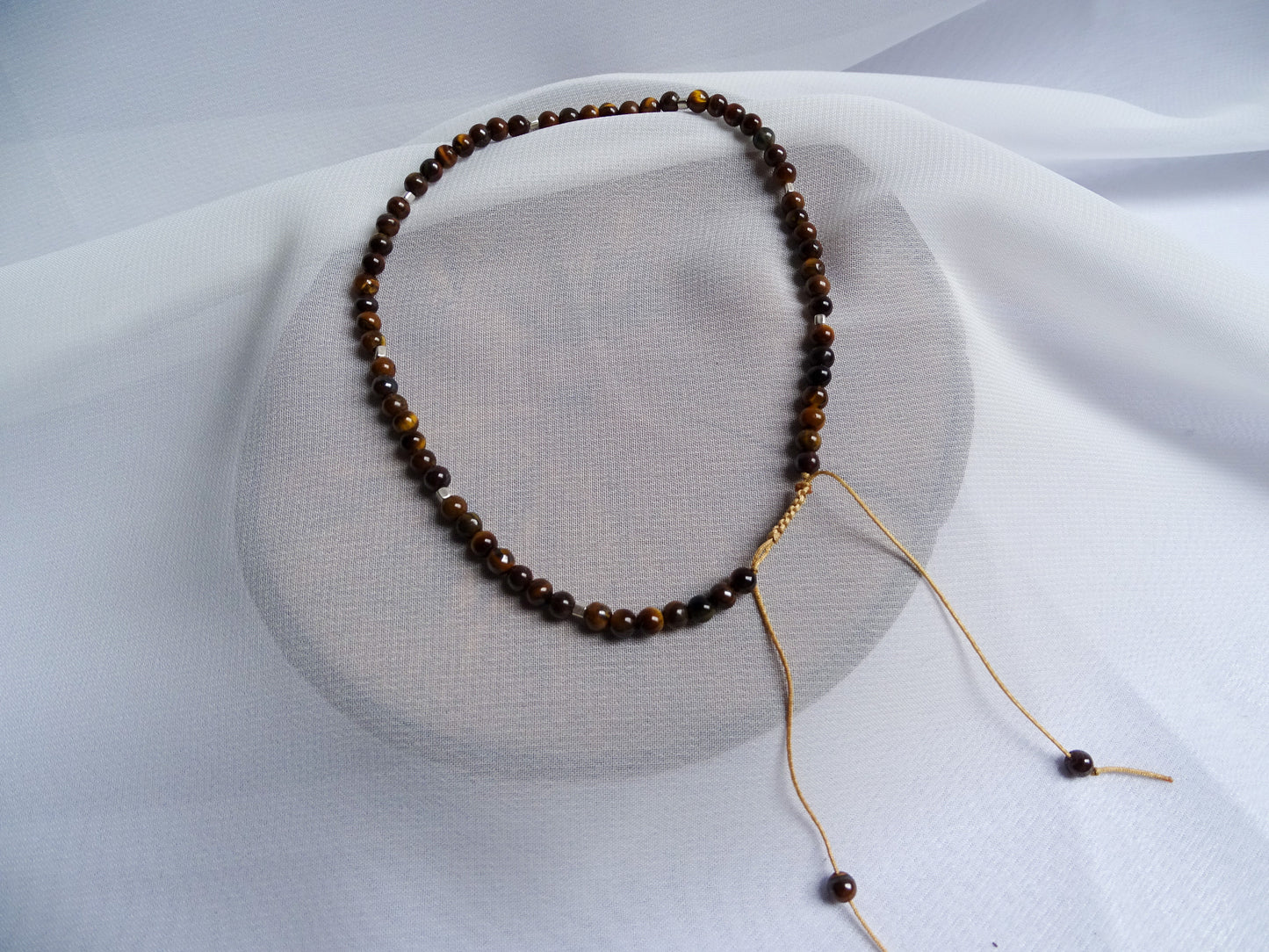 Ojo de tigre en macramé